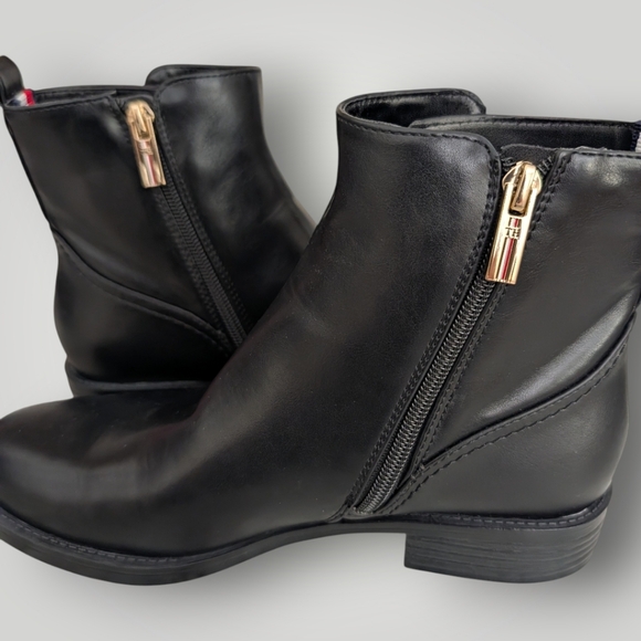 Tommy Hilfiger Ivaide Logo Strap Ankle Booties - Picture 9 of 12
